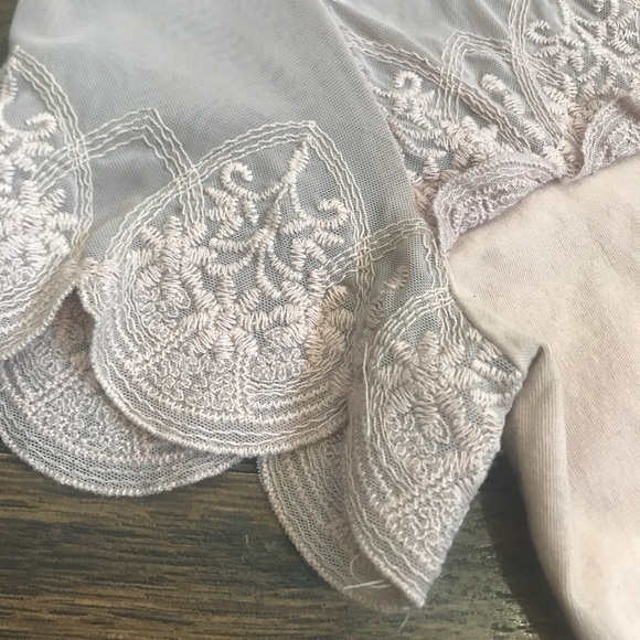 Mesh embroidered scalloped top - Picture 2 of 8